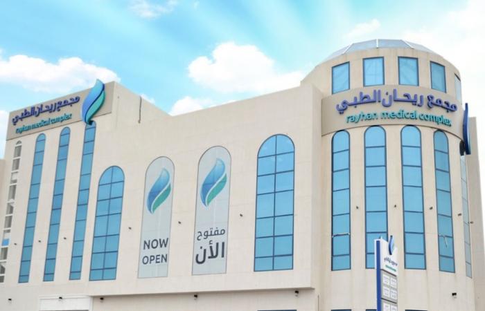 مريض يستعيد استقراره الصحي في مجمع ريحان الطبي