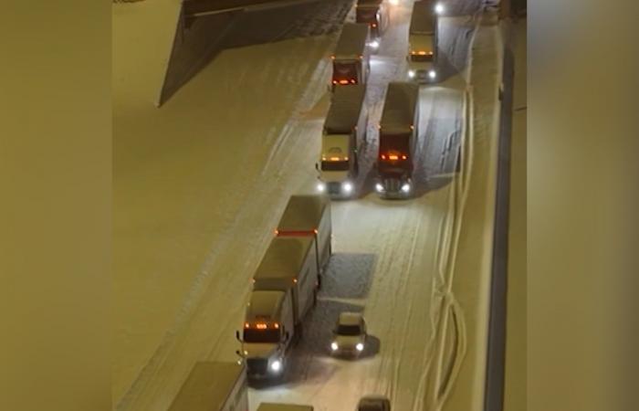 "إعصار القنبلة".. ثلوج كثيفة تشلّ ولاية كارولاينا الشمالية في أمريكا