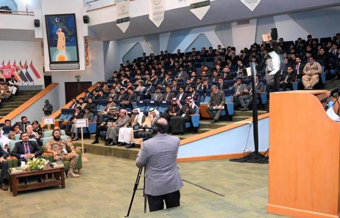 الرئيس
      التركي
      يصل
      إلى
      الرياض
      في
      زيارة
      رسمية