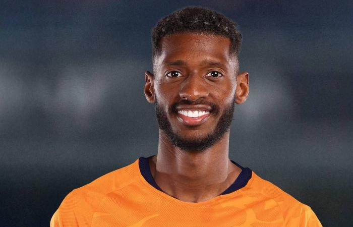 مدرب
      ضمك:
      راضٍ
      عما
      قدمناه
      أمام
      الخلود