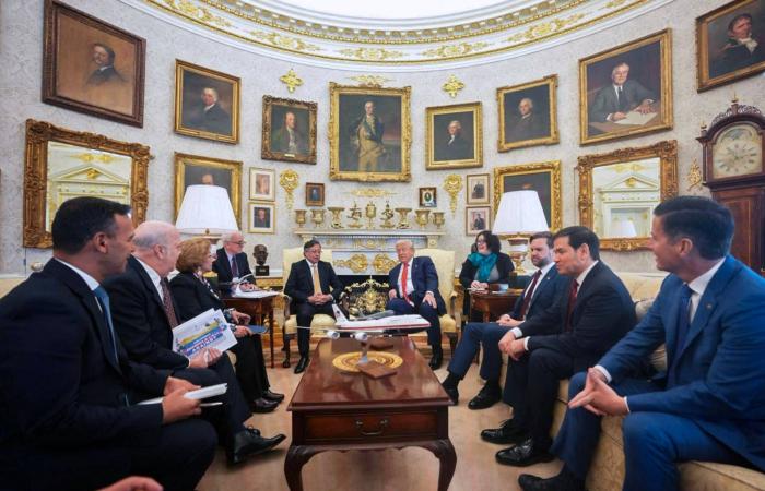 أميركا
      تندد
      بطرد
      جنوب
      أفريقيا
      دبلوماسياً
      إسرائيلياً