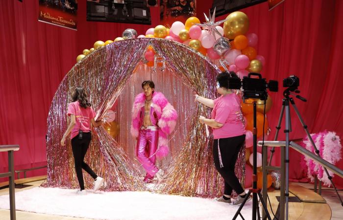 هاري ستايلز يكسر قواعد الموضة بحذاء باليه نسائي في حفل جوائز الغرامي