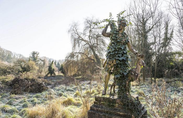 مصور يوثق مشاهد مهيبة لمواقع مهجورة تستولي عليها الطبيعة