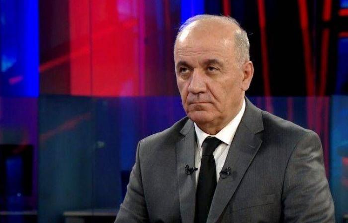 الأمن
      السوري
      يدخل
      القامشلي
      ويتحضر
      لتسلّم
      المطار