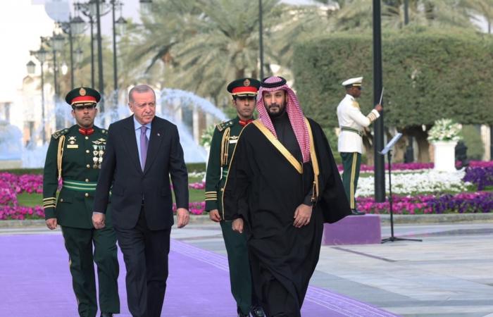 مباحثات بين ولي العهد السعودي والرئيس التركي وسط مراسم استقبال رسمية بالرياض