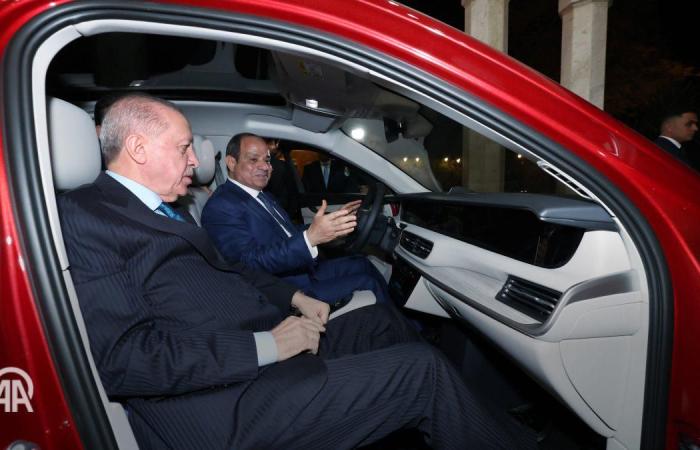 أردوغان يهدي السيسي سيارة تركية كهربائية (صور)