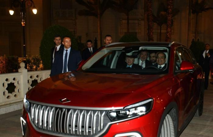 أردوغان يهدي السيسي سيارة تركية كهربائية (صور)