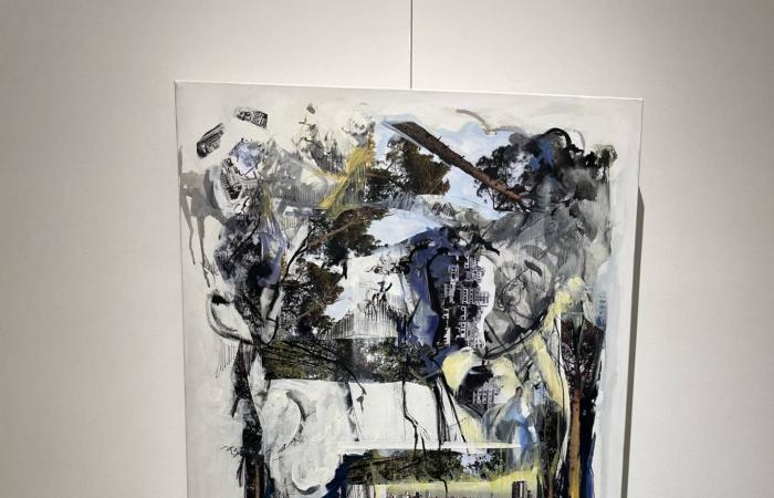 «بين
      الأرض
      والشاهد»...
      ريشة
      مرهفة
      تنبثق
      من
      الجذور
      لتواجه
      الواقع