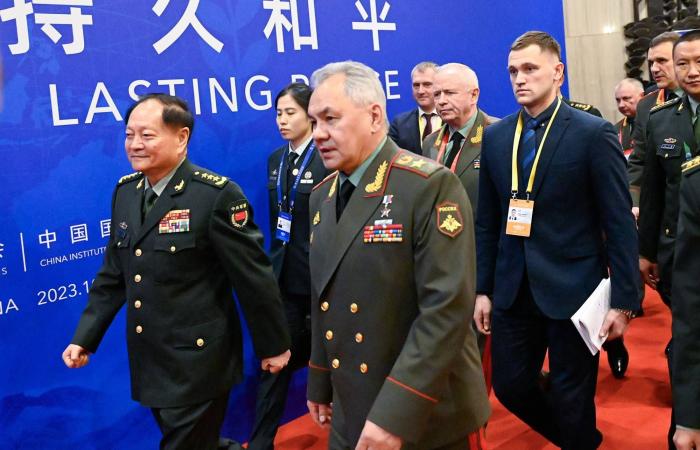 تطهير
      الجيش
      الصيني
      من
      الفساد
      يطول
      الرؤوس
      الكبيرة