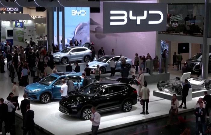 الصين تحظر مقابض الأبواب المخفية في السيارات