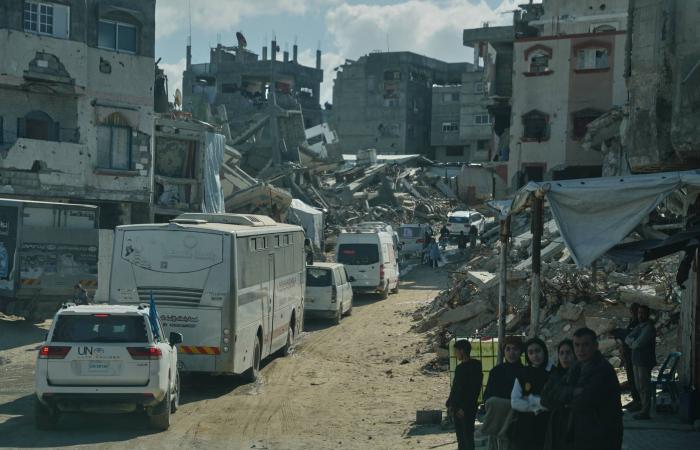 إسرائيل
      ترفع
      وتيرة
      التصعيد
      في
      غزة...
      وتضغط
      بتعطيل
      سفر
      المرضى