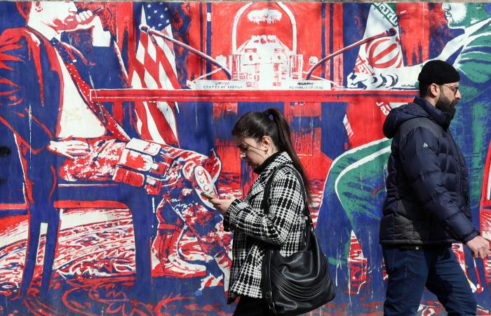 واشنطن
      وطهران
      إلى
      طاولة
      مسقط
      وسط
      «خطوط
      حمراء»