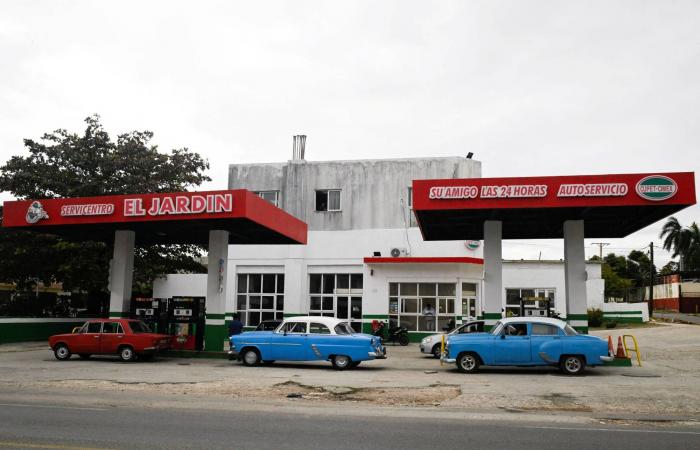 السعودية
      تعلن
      استثمار
      ملياري
      دولار
      لتطوير
      مطارين
      في
      حلب
      السورية