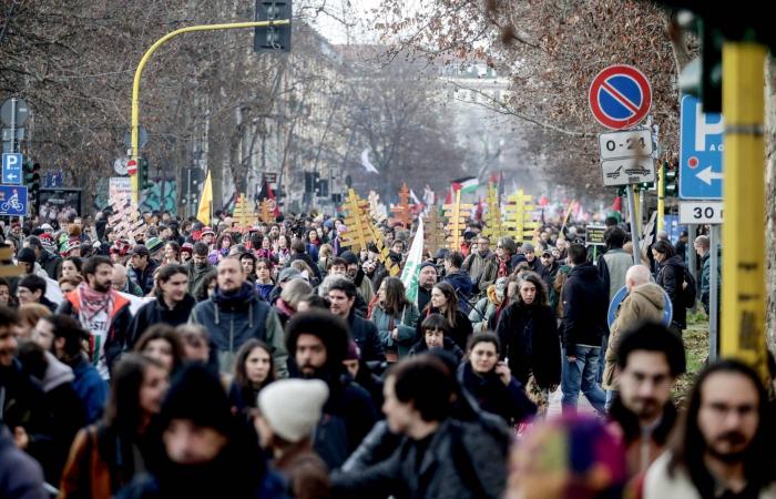 مدرب
      برشلونة
      سعيد
      بالفوز
      على
      مايوركا