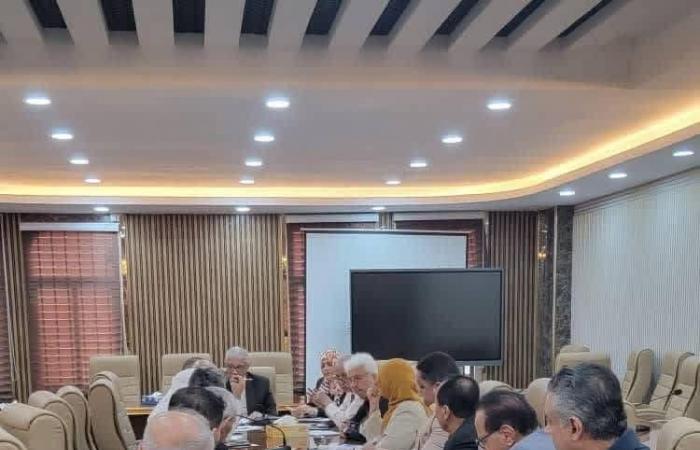 عدن
      تستقبل
      رمضان
      بخدمات
      مستقرة
      وتطبيع
      شامل
      للحياة