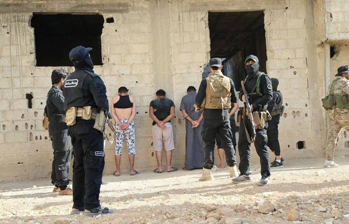 الكشف
      عن
      نتائج
      التحقيقات
      مع
      خلية
      «داعش»
      منفذة
      تفجير
      كنيسة
      مار
      إلياس
      بدمشق