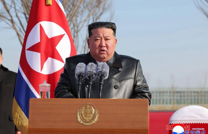 كوريا
      الشمالية
      تعدم
      تلاميذ
      مدارس
      لمشاهدتهم
      مسلسل
      «لعبة
      الحبار»