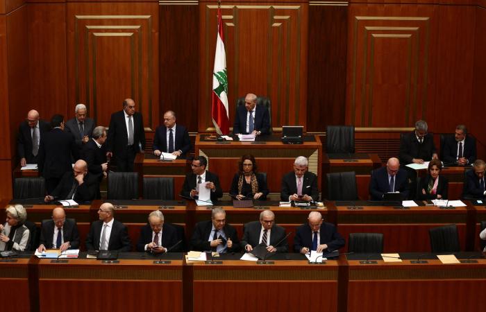 لبنان:
      الانتخابات
      النيابية
      أمام
      تمسّك
      عون
      بالمواعيد
      الدستورية