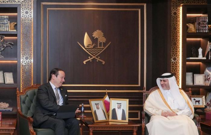 محافظ مصرف قطر المركزي يجتمع مع وزير العلاقات الخارجية في بنما