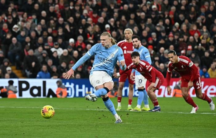 مانشستر سيتي يفوز على ليفربول ويواصل مطاردة أرسنال المتصدر