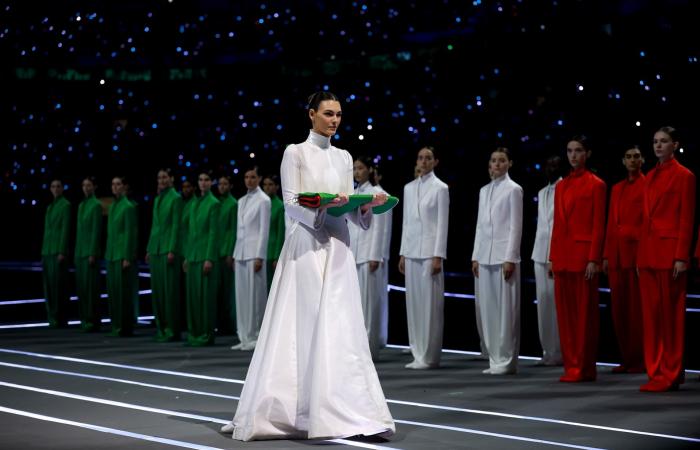 ماريا كاري تخطف الأنظار بمجوهرات "عربيّة" في حفل افتتاح الألعاب الأولمبية الشتوية بميلانو