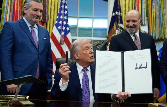 أميركا
      -
      ترمب...
      أحادية
      عالمية
      جديدة؟