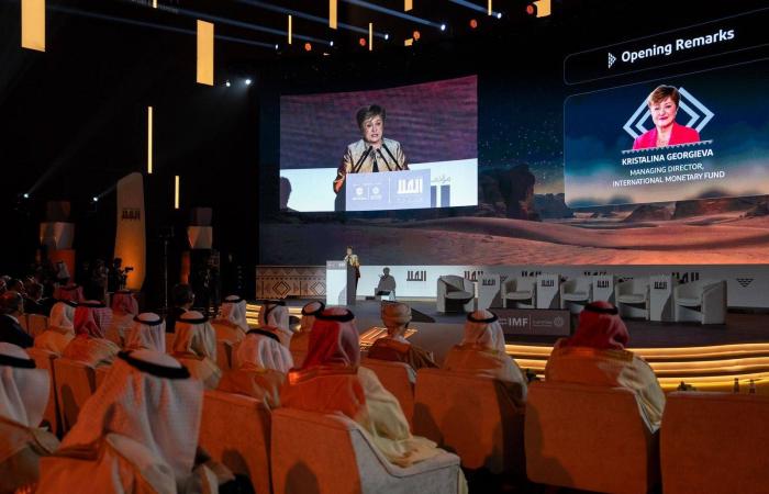 تراجع
      أسعار
      النفط
      مع
      تعهد
      الولايات
      المتحدة
      وإيران
      بمواصلة
      المحادثات