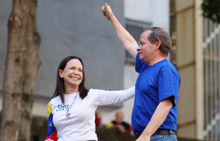 فنزويلا.. مسلحون يختطفون أحد رموز المعارضة بعد إطلاق سراحه من السجن