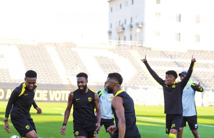 كونسيساو:
      في
      بورتو
      حققنا
      11
      لقباً
      دون
      تعاقدات...
      كونوا
      قلباً
      واحداً