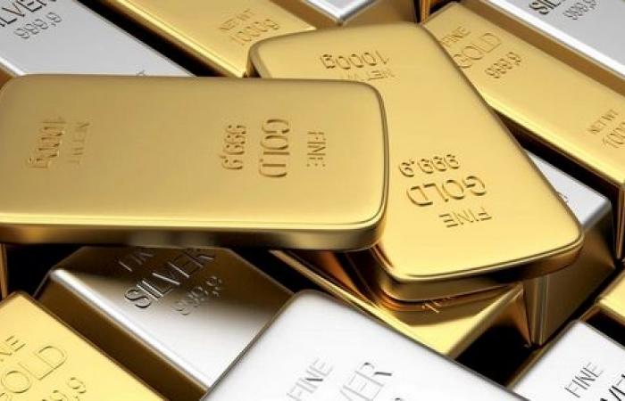 الذهب والفضة يواصلان مكاسبهما مع تراجع الدولار