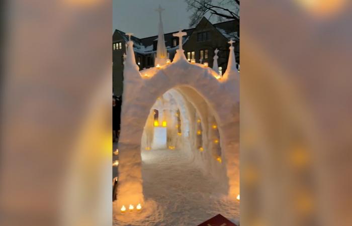 تحدوا درجات الحرارة المنخفضة.. طلاب يبنون كنائس صغيرة من الجليد