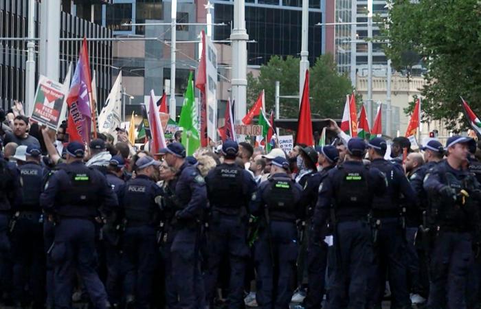 زيارة هرتسوغ إلى أستراليا تشعل مظاهرات حاشدة ومطالبات باعتقاله.. إليكم ما يحدث