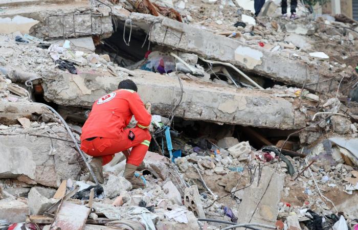 لبنان:
      ارتفاع
      عدد
      ضحايا
      انهيار
      مبنى
      بطرابلس
      إلى
      14
      قتيلاً