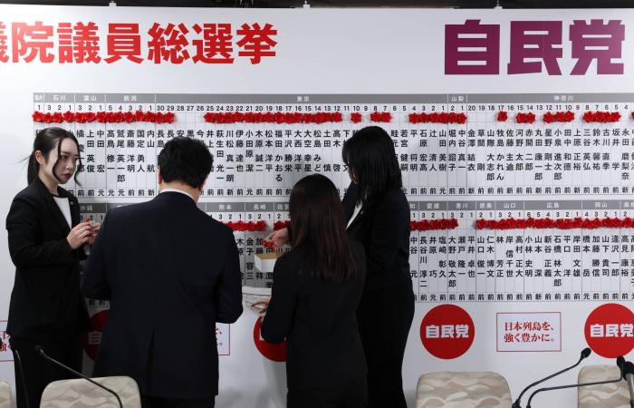 هونغ
      كونغ...
      السجن
      20
      عاماً
      لقطب
      الإعلام
      جيمي
      لاي