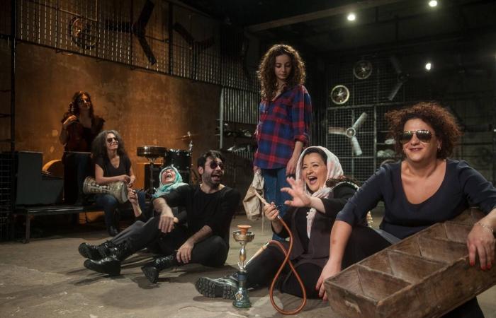 مسرح
      «زقاق»
      يطفئ
      أنواره
      بعد
      عِقد
      من
      الإبداع