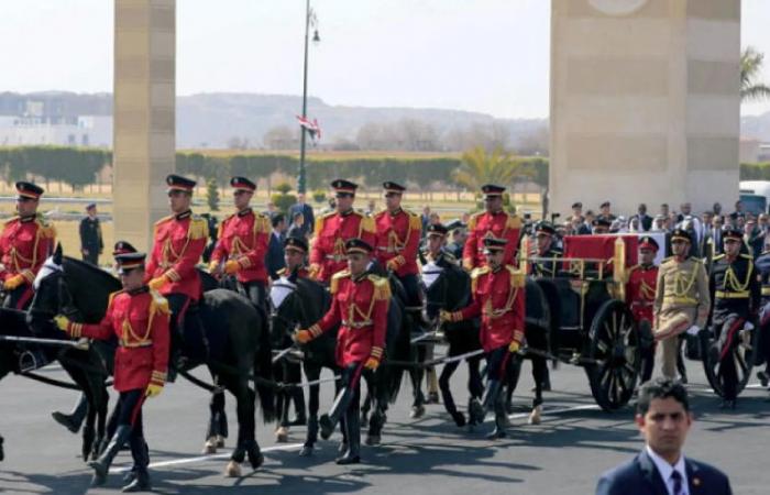 بعد
      15
      عاماً
      على
      تنحيه...
      أي
      إرث
      بقي
      من
      حكم
      مبارك
      في
      مصر؟