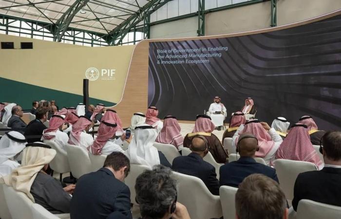 مذكرات
      تفاهم
      بقيمة
      16
      مليار
      دولار
      حصيلة
      منتدى
      «الاستثمارات
      العامة»