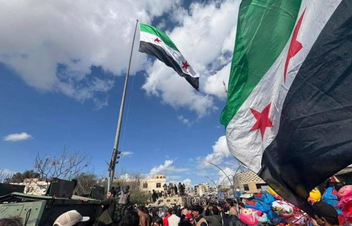 المتحدث
      باسم
      «اللجنة
      العليا
      للانتخابات»:
      إعلان
      تشكيل
      «مجلس
      الشعب»
      السوري
      لن
      يتأخر