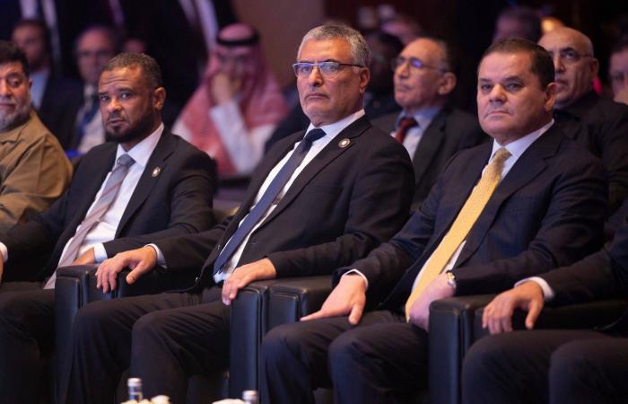 تصنيف
      ليبيا
      بين
      أكثر
      5
      دول
      فساداً
      في
      العالم
      يفجر
      غضب
      الليبيين