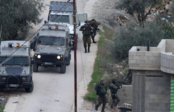 قوات الاحتلال الإسرائيلي تعتقل 23 فلسطينيا بينهم سيدة من مناطق عدة بالضفة الغربية