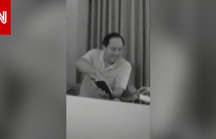 متابعة: ما كشفه كان صادما.. فيديو يُظهر خادم إبستين يبيع "دفتر عناوين إبستين"