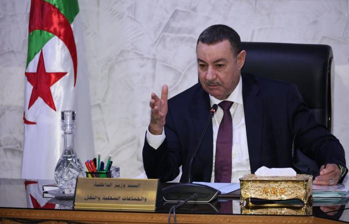 الجزائر
      تسلط
      أحكاماً
      ثقيلة
      بحق
      مسؤولي
      شركة
      فرنسية
      في
      قضية
      «تجسس»