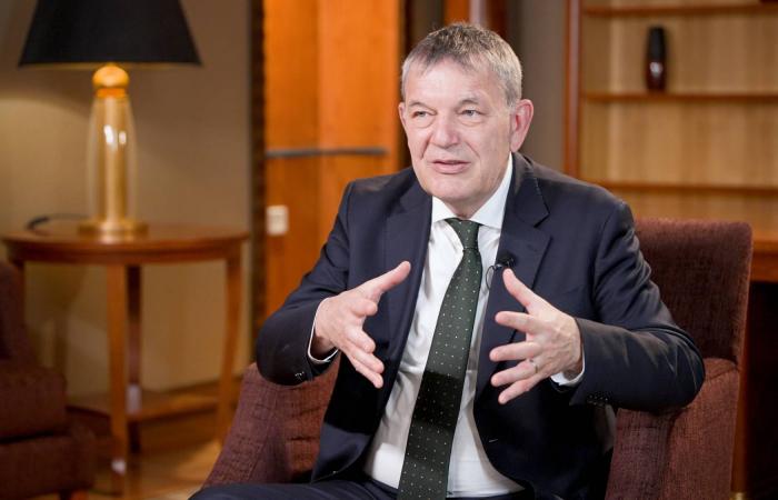 معرض
      الدفاع
      العالمي
      يختتم
      أعماله
      في
      الرياض
      بـ220
      اتفاقية
      و60
      عقد
      تسليح