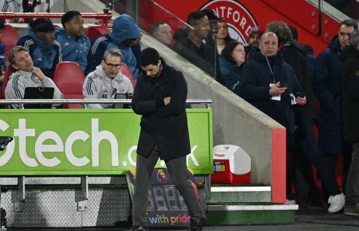 مانشستر
      سيتي
      يواجه
      سالفورد...
      وآرسنال
      يستضيف
      ويغان
      أتلتيك