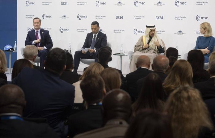 وزير
      الخارجية
      السعودي
      يؤكّد
      من
      ميونيخ
      حقّ
      الفلسطينيين
      في
      تقرير
      المصير