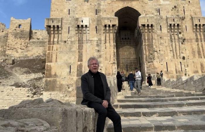 لصّ
      مجوهرات
      يفرّ
      على
      متن
      حمار
      بعد
      سطو
      ليلي
      في
      تركيا