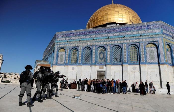 الاحتلال الإسرائيلي يفرض قيوداً على الصلاة بالمسجد الأقصى خلال رمضان