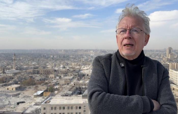 لصّ
      مجوهرات
      يفرّ
      على
      متن
      حمار
      بعد
      سطو
      ليلي
      في
      تركيا