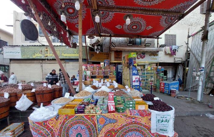 أسواق
      «الياميش»
      المصرية...
      لوحة
      رمضانية
      «صامتة»
      رغم
      «سخونة»
      نداءات
      الباعة