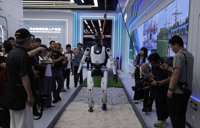 «روبوتات
      أكثر»...
      استراتيجية
      الصين
      لمواجهة
      المستقبل